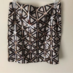 5 for $25! 💕 Agaci Geo Shimmer Skirt